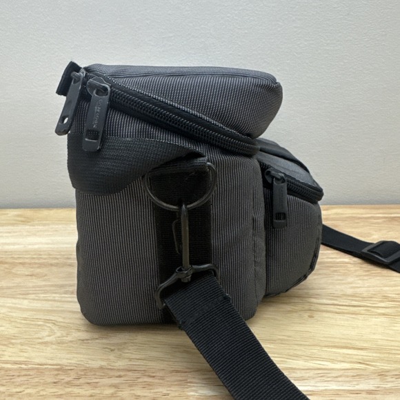 Case Logic Gray Medium Sized Camera Bag Shoulder Or Hand Carry - Picture 4 of 16
